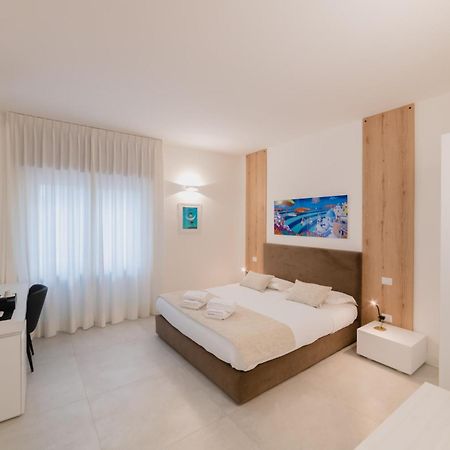 Lo Studio Di Viale Lo Re Camere & Caffe' Lecce Bagian luar foto